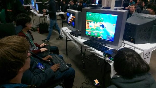 Guy Attempts To Master Playing SUPER SMASH BROS MELEE With A Keyboard —  GameTyrant